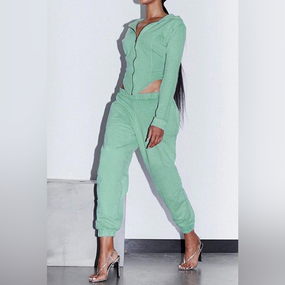 Mint Green Two-Piece Sweatsuit with Zip-Up Jacket